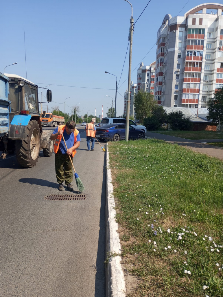 Коммунальные службы г.о. Саранск продолжают работы по уборке и  благоустройству городских территорий в круглосуточном режиме | 03.07.2024 |  Саранск - БезФормата